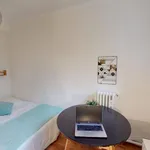 Rent 3 bedroom apartment in Paris