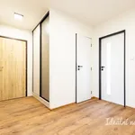 Pronajměte si 3 ložnic/e byt o rozloze 68 m² v Prague