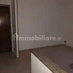 Affitto 4 camera appartamento di 80 m² in Alessandria