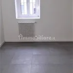 Affitto 3 camera appartamento di 132 m² in Desenzano del Garda