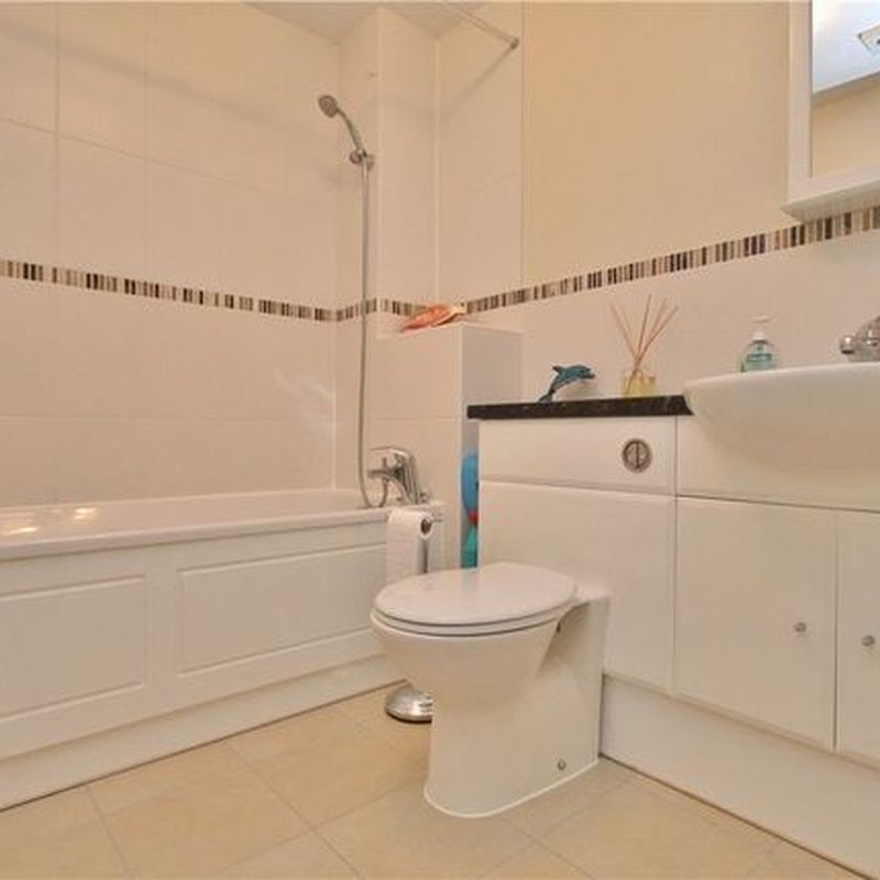Flat to rent in Thorpe Road, Staines-Upon-Thames, Surrey TW18 Westcott