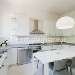 Rent 5 bedroom house of 300 m² in Caranna