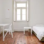 Rent a room of 120 m² in lisbon