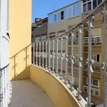 Rent a room of 300 m² in porto