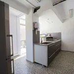 Rent a room of 200 m² in valencia