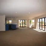 Rent 3 bedroom house in Kaipātiki