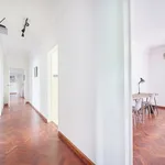 Rent a room of 187 m² in Lisbon