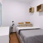 Rent 4 bedroom apartment in Barcelona