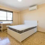 Rent a room of 82 m² in valencia