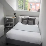 Rent 4 bedroom flat in Leeds