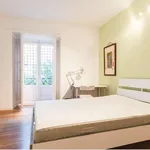 Rent a room of 240 m² in madrid