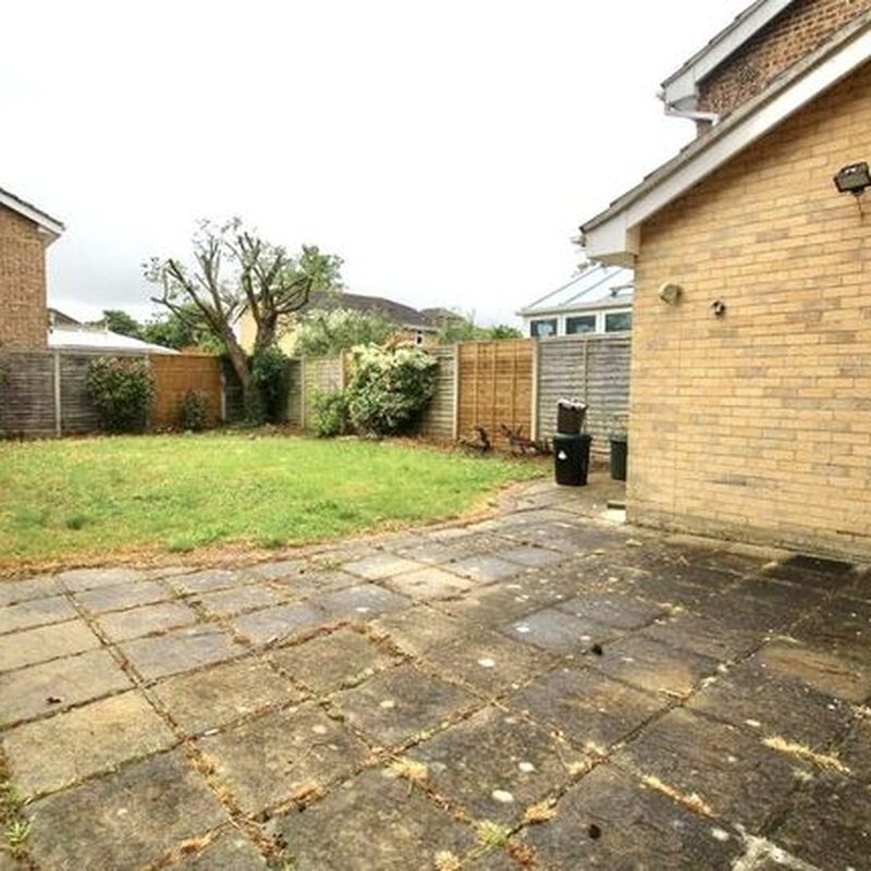 Detached house to rent in Roberts Close, Cheshunt, Waltham Cross EN8
