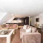 Rent 3 bedroom apartment in Elmbridge