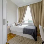 Rent a room of 190 m² in madrid