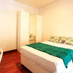 Rent a room of 185 m² in Madrid