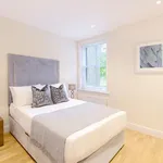 Rent 3 bedroom apartment in London