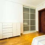 Rent a room of 260 m² in madrid