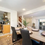 Rent 2 bedroom house of 121 m² in Los Angeles