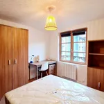 Appartement de 109 m² avec 5 chambre(s) en location à Saint-Étienne