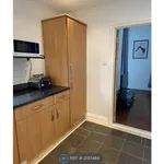 Rent 3 bedroom flat in Elmbridge