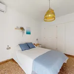 Rent a room of 105 m² in Valencia