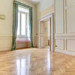 Rent 5 bedroom apartment of 321 m² in Roma