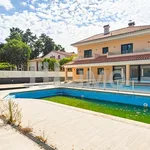 Rent 4 bedroom house of 339 m² in Seixal