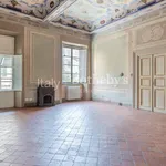 Rent 16 bedroom apartment of 525 m² in Lucca