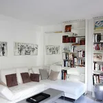 Rent 1 bedroom apartment of 520 m² in Paris