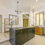 Rent 5 bedroom apartment of 181 m² in Rome