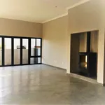 Rent 3 bedroom house of 340 m² in Lynwood