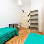 Rent a room of 220 m² in madrid