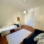 Rent a room of 150 m² in lisbon