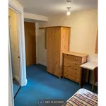 Rent 4 bedroom flat in Yorkshire And The Humber