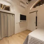 Rent 1 bedroom apartment of 95 m² in Florence