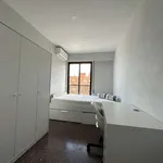 Rent a room of 100 m² in valencia