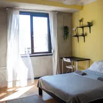 Rent a room of 300 m² in Porto