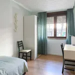 Rent a room of 101 m² in lisbon