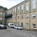 Rent 2 bedroom flat in Oakworth