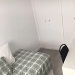 Rent 4 bedroom apartment in Barcelona