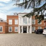 Rent 2 bedroom flat in Cobham