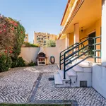 Rent a room of 450 m² in Oeiras