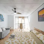 Rent a room of 135 m² in valencia