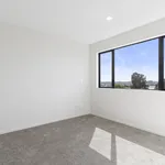 Rent 4 bedroom apartment in Kaipātiki