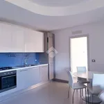 Affitto 3 camera appartamento di 93 m² in Palermo