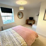 Rent 3 bedroom apartment in Wales