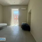 Affitto 4 camera appartamento di 115 m² in Naples