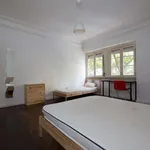 Rent a room of 100 m² in lisbon