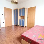 Pronajměte si 3 ložnic/e byt o rozloze 64 m² v Hradec Králové