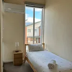 Rent 4 bedroom flat of 85 m² in Manchester